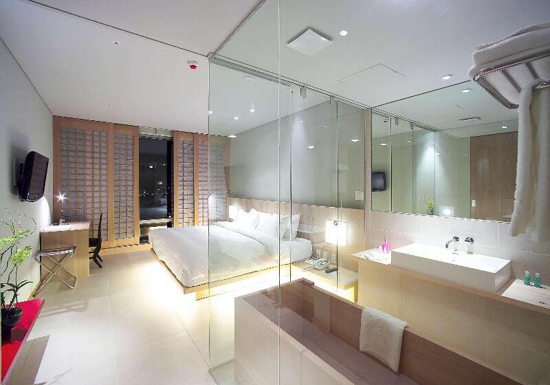 اتاق لوکس, Eaton Hk