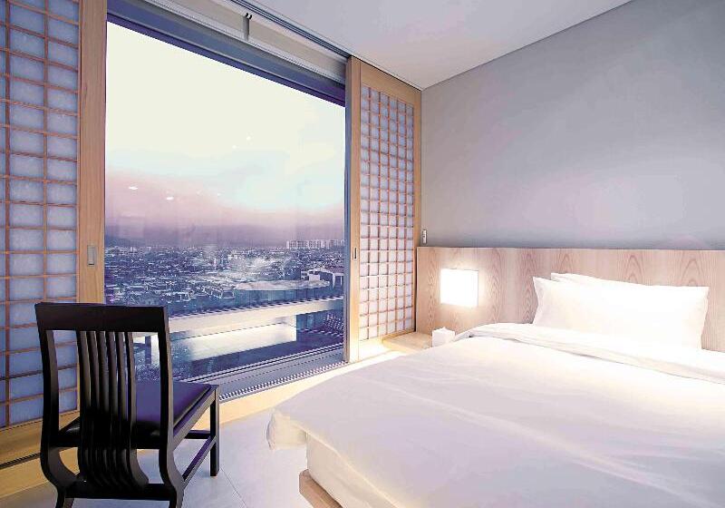 اتاق لوکس, Eaton Hk