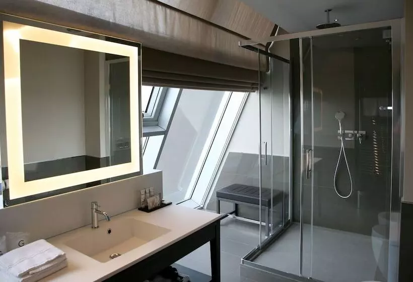 Junior Suite, Ego