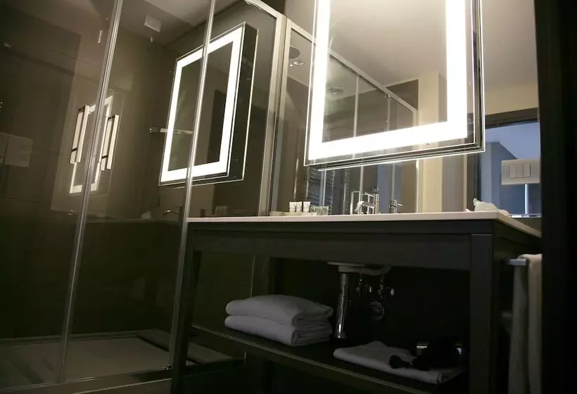 Junior Suite, Ego