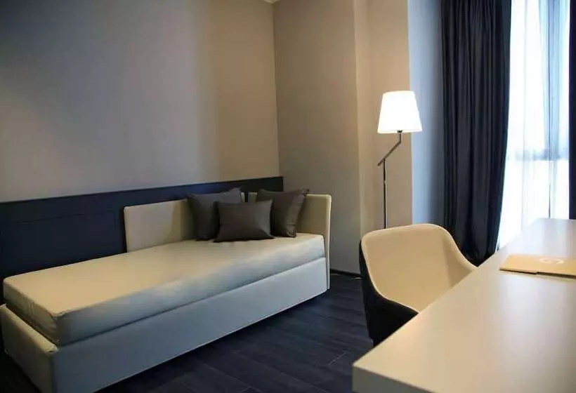Junior Suite, Ego