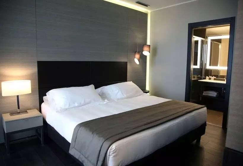 Junior Suite, Ego