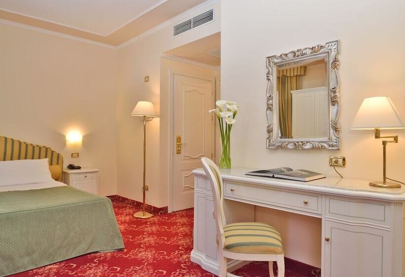 חדר סטנדרט לשלושה, Grand  Cadenabbia