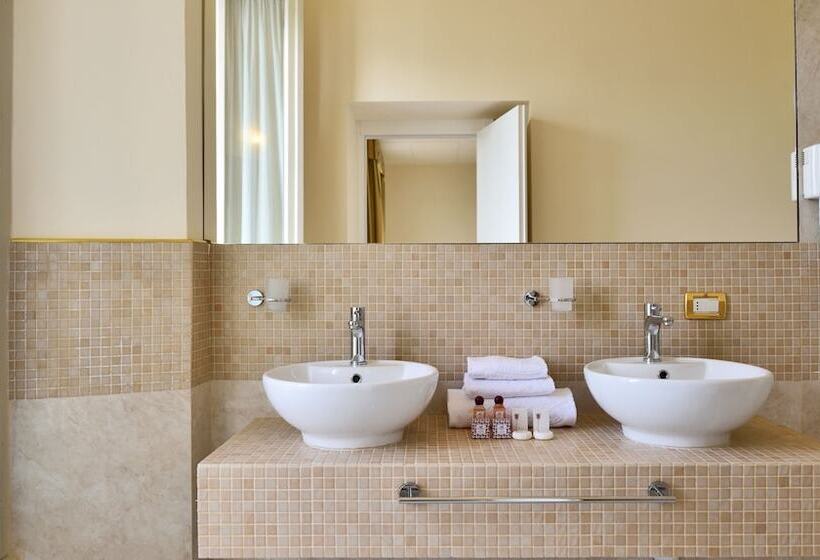 חדר סטנדרט לשלושה, Grand  Cadenabbia