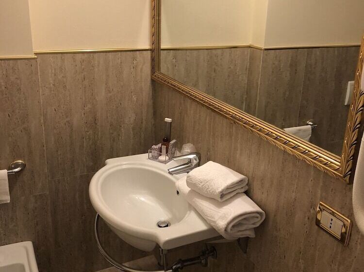 חדר סטנדרט יחיד, Grand  Cadenabbia