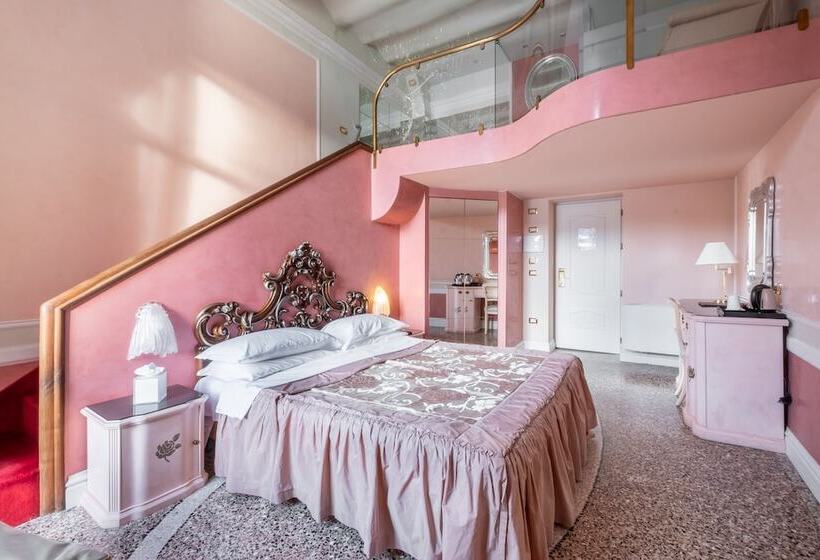 סוויטת ג'וניור נוף לאגם, Grand  Cadenabbia