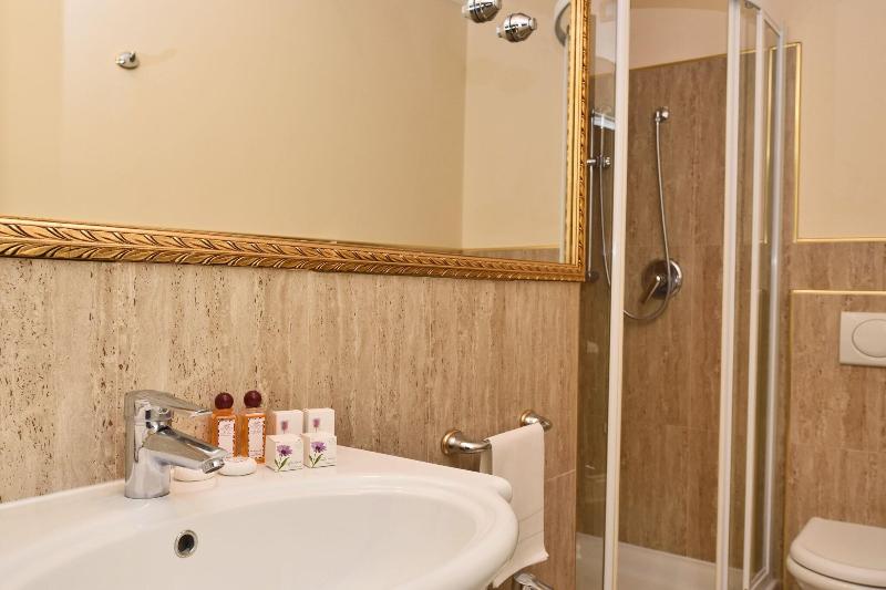 חדר סטנדרט יחיד, Grand  Cadenabbia