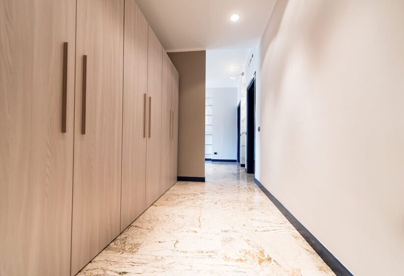 2ベッドルームアパートメント, Lis