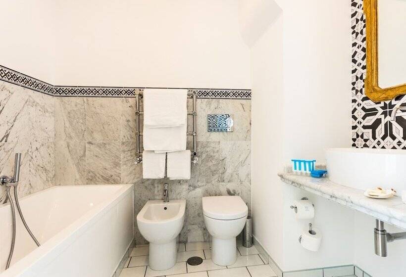 غرفة قياسية مطلّة علي البحر, Marina Riviera