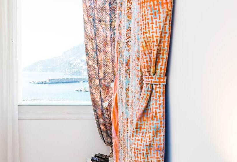 غرفة قياسية مطلّة علي البحر, Marina Riviera