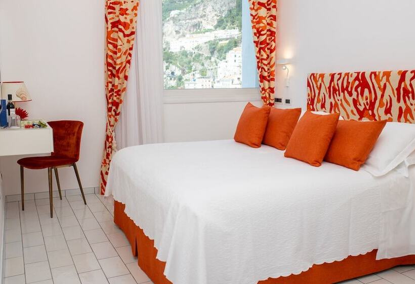 غرفة قياسية مطلّة علي البحر, Marina Riviera