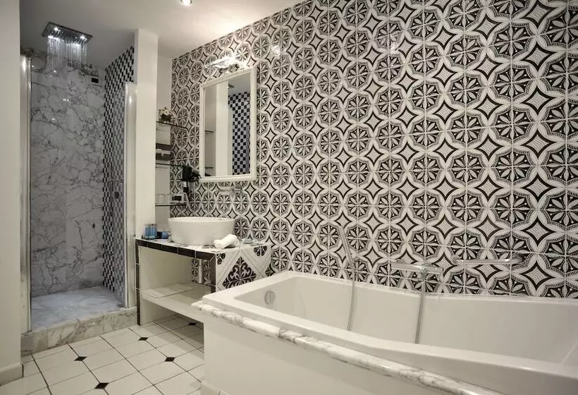 اتاق لوکس, Marina Riviera
