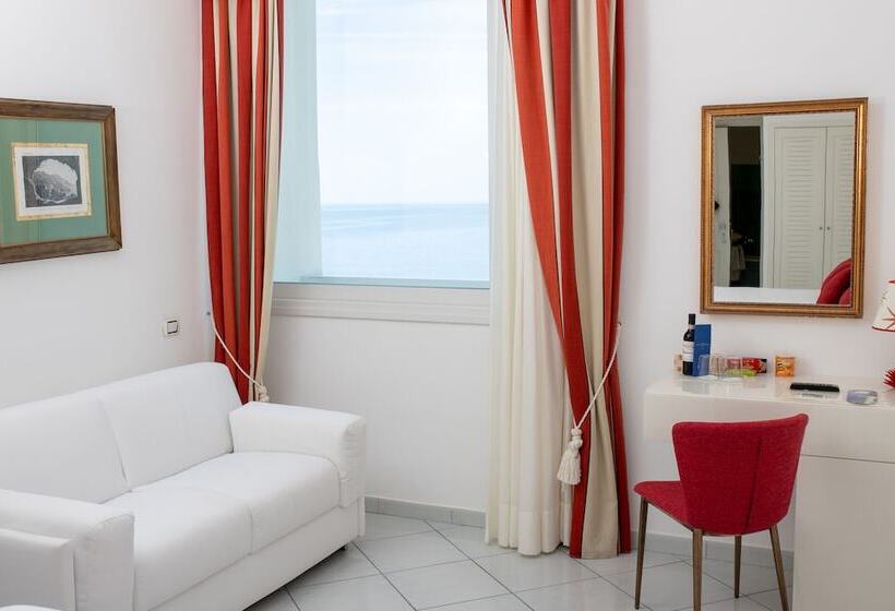 غرفة قياسية ثلاثية, Marina Riviera