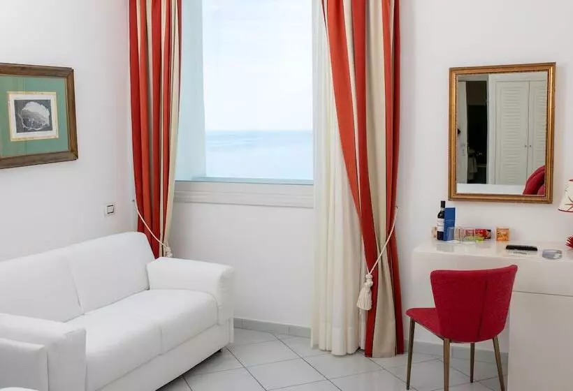 اتاق استاندارد سه نفره, Marina Riviera