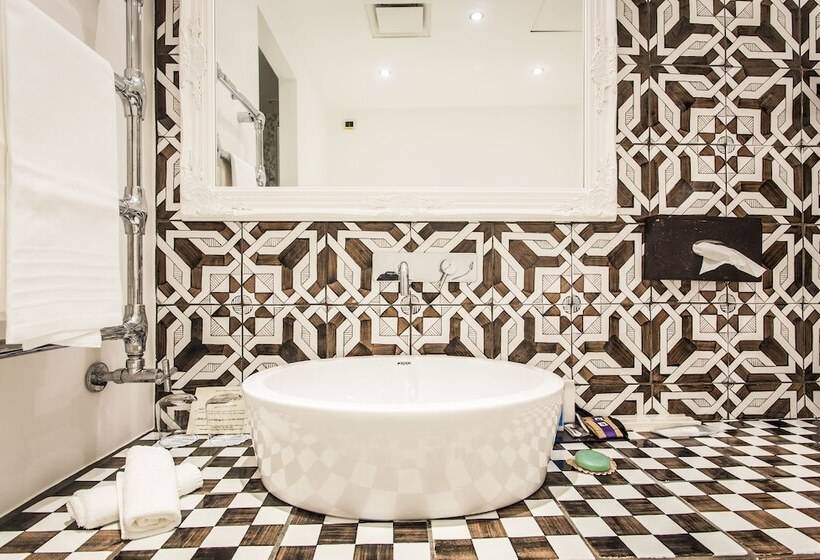 جناح جونيور, Marina Riviera