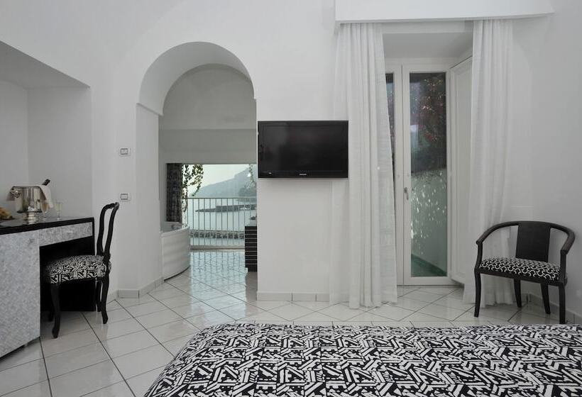 جناح جونيور, Marina Riviera