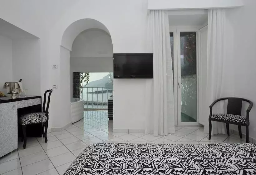 سوییت جونیور, Marina Riviera