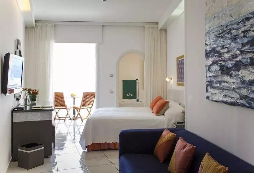 سوییت جونیور, Marina Riviera
