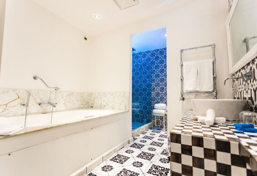 جناح, Marina Riviera