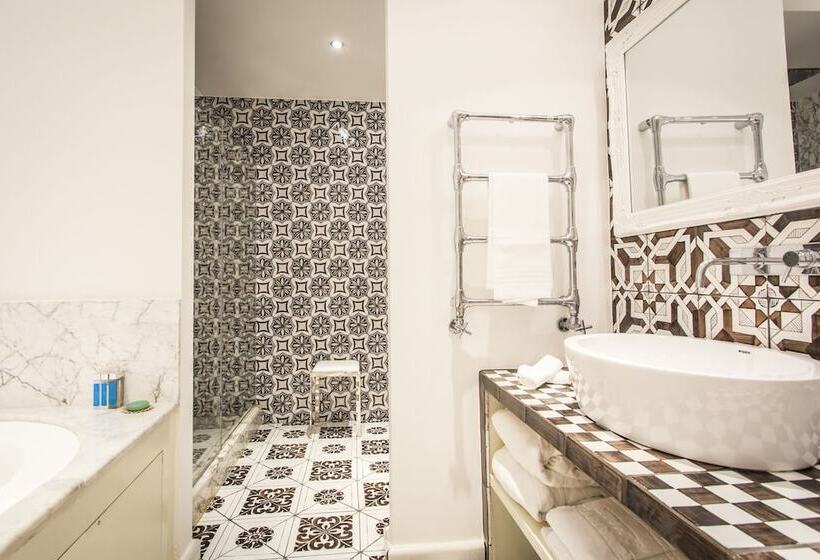 جناح, Marina Riviera