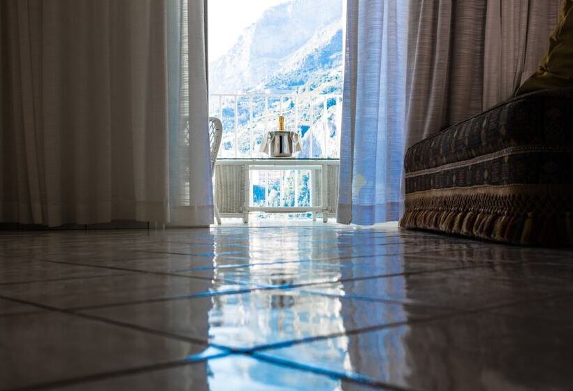 جناح, Marina Riviera