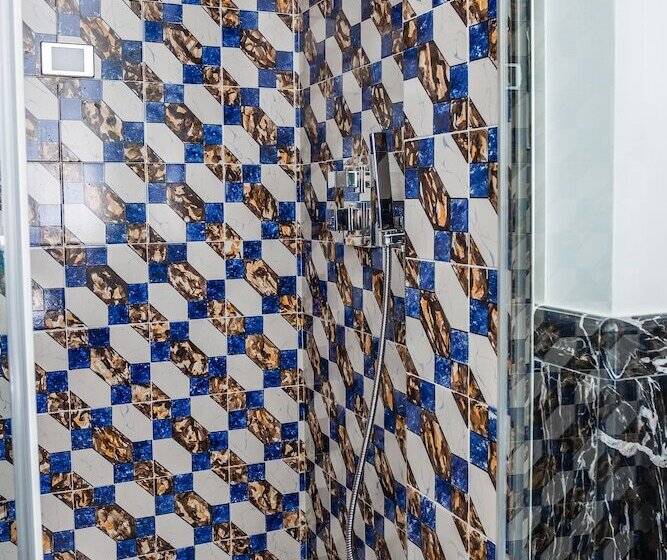 غرفة قياسية, Marina Riviera