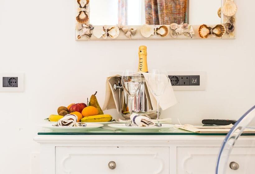 غرفة قياسية, Marina Riviera