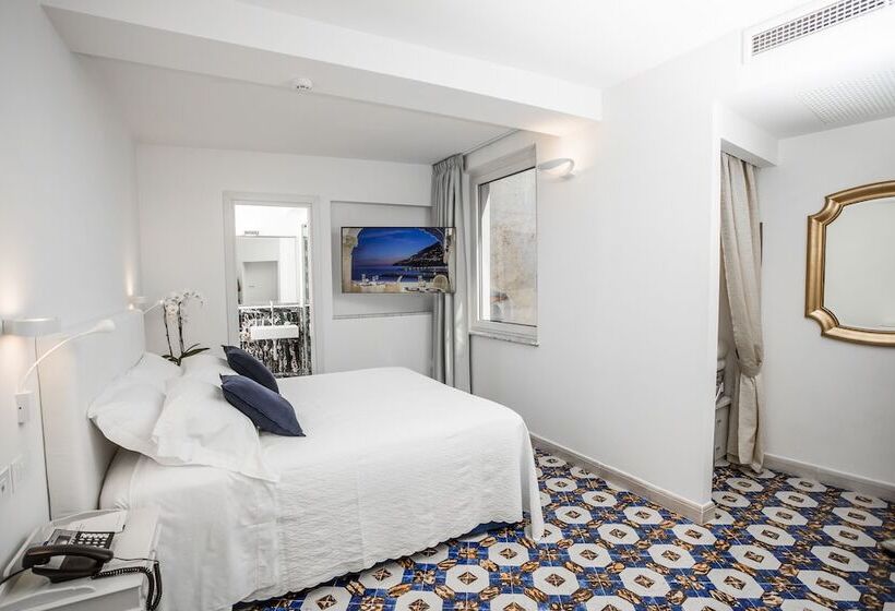 غرفة قياسية, Marina Riviera