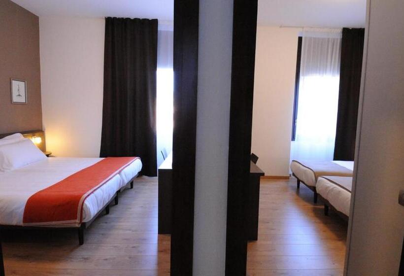 غرفة قياسية رباعية, Nuovo Albergo Italia