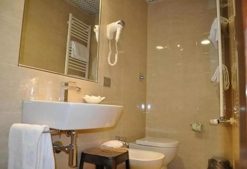 اتاق استاندارد چهار تخته, Nuovo Albergo Italia