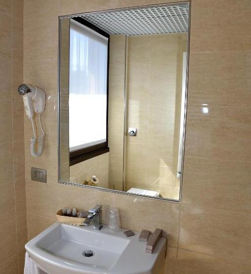 غرفة قياسية ثلاثية, Nuovo Albergo Italia