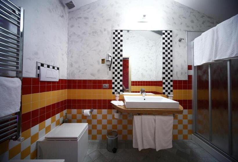 سوییت, Splendid Mare