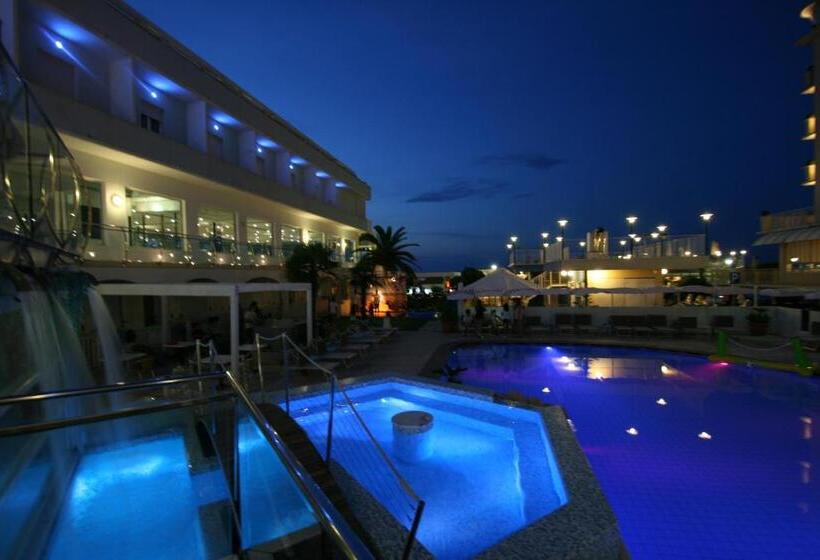 سوییت با چشم‌انداز استخر, Splendid Mare