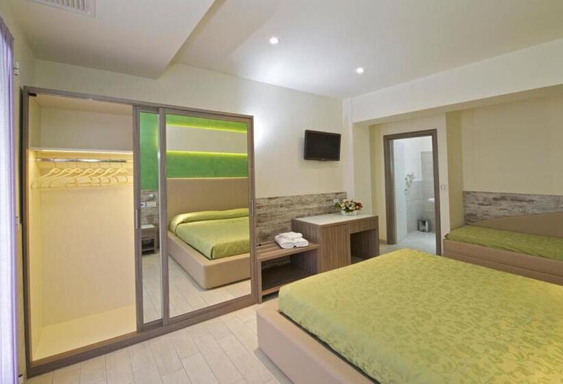 اتاق خانوادگی, Splendid Mare