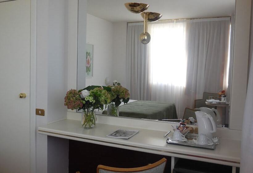 اتاق اجرایی, Starhotels Cristallo Palace