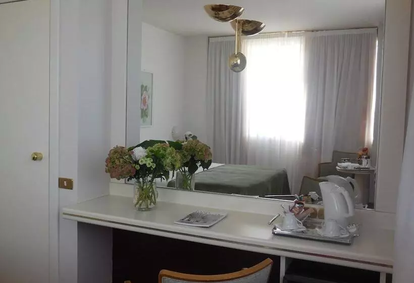 اتاق اجرایی, Starhotels Cristallo Palace
