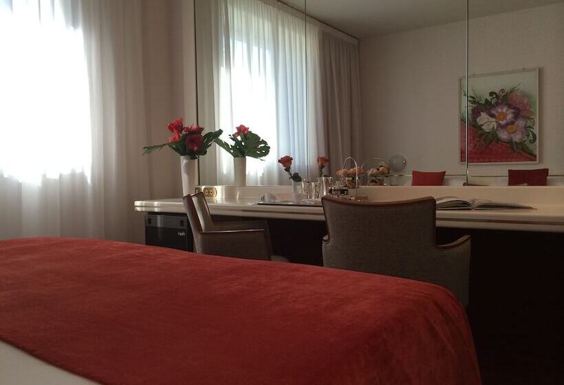 اتاق لوکس, Starhotels Cristallo Palace