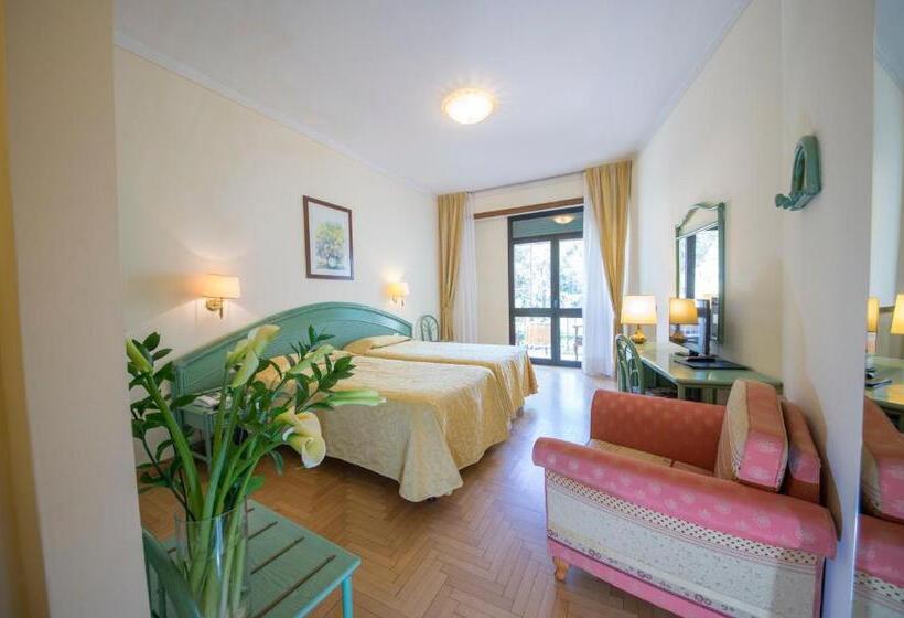 غرفة قياسية ثلاثية, Terme Milano