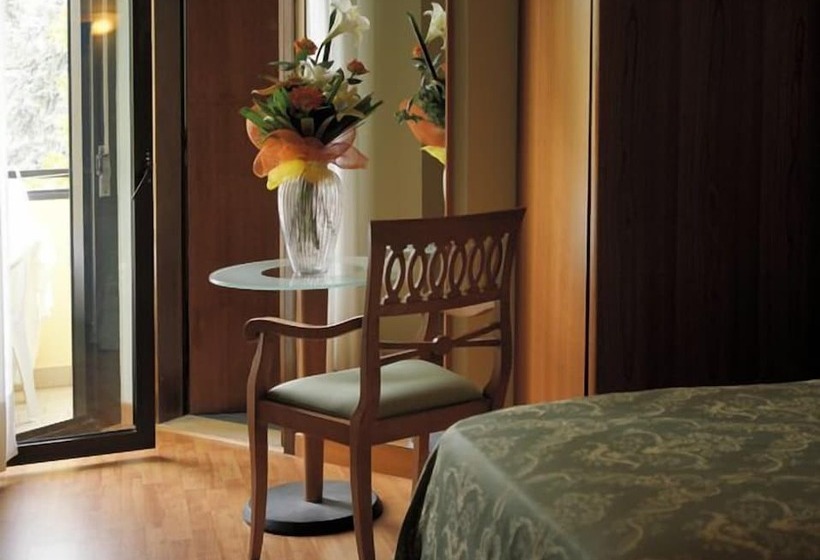 غرفة قياسية ثلاثية, Terme Milano