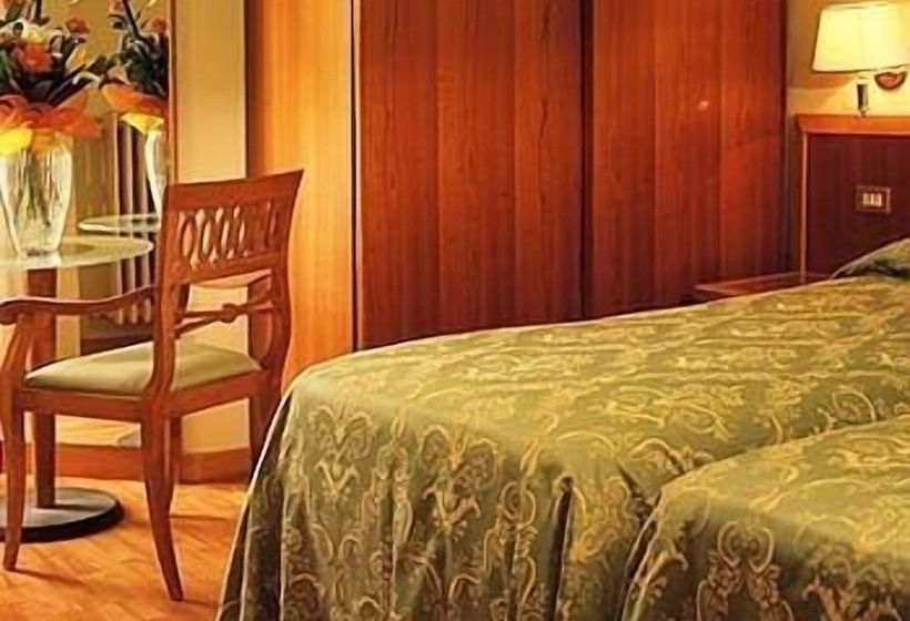 غرفة قياسية ثلاثية, Terme Milano