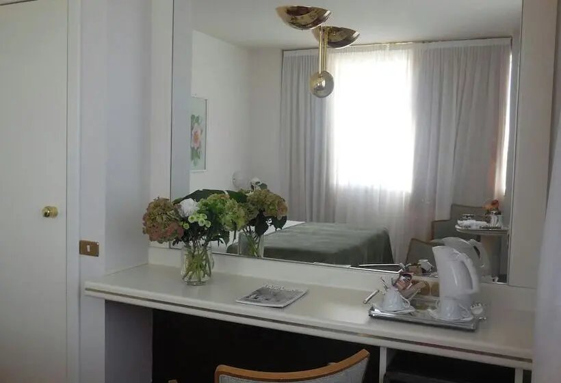 اتاق خانوادگی, Starhotels Cristallo Palace