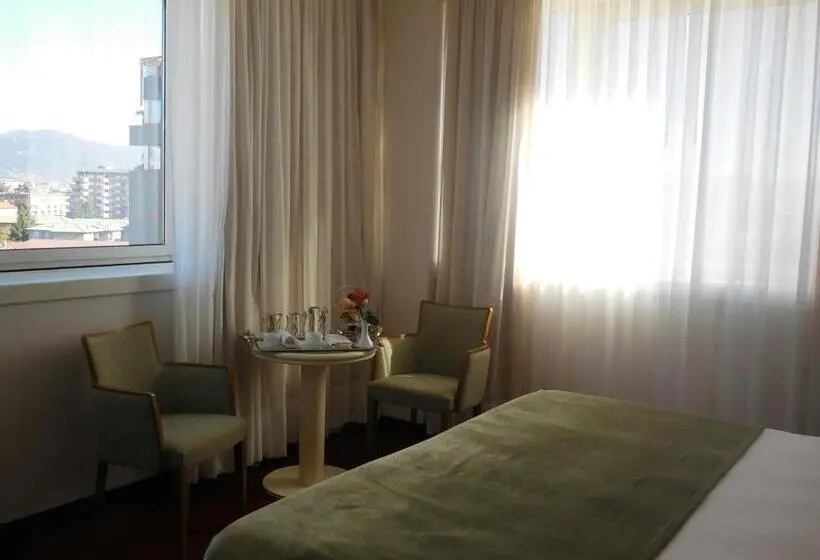 آپارتمان یک خوابه با دری مشترک که هال را جدا می کند., Starhotels Cristallo Palace