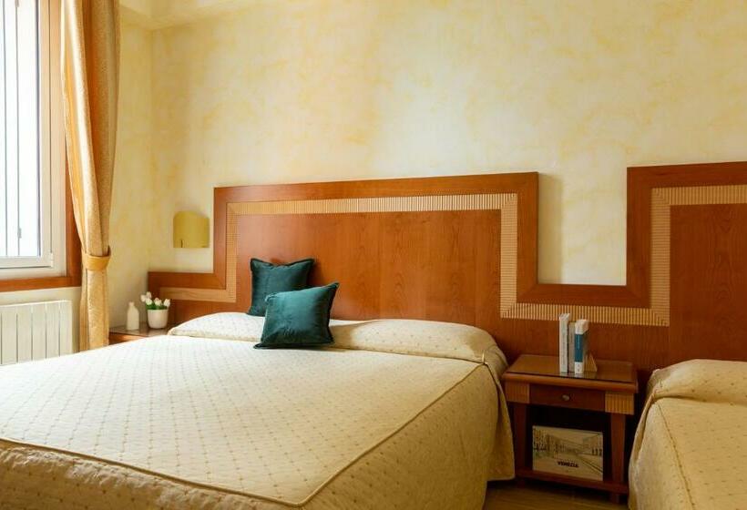 Полулюкс, Hotel & Residence Venezia 2000