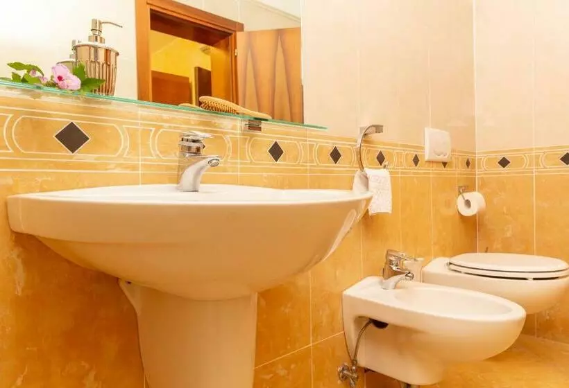 اتاق استاندارد با چشم‌انداز دریا, Hotel & Residence Venezia 2000