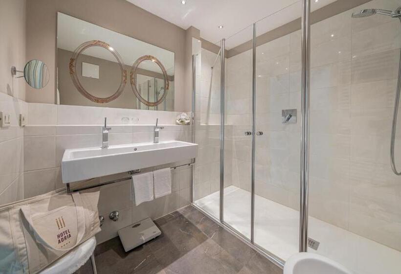 디럭스 룸, Adria