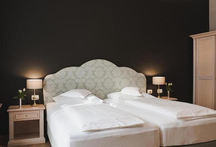 디럭스 룸, Adria