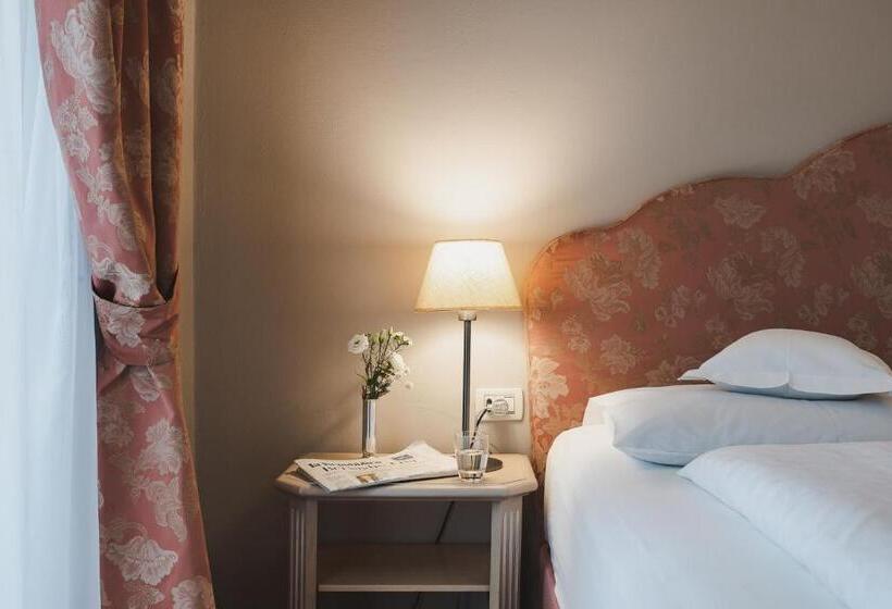 디럭스 룸, Adria