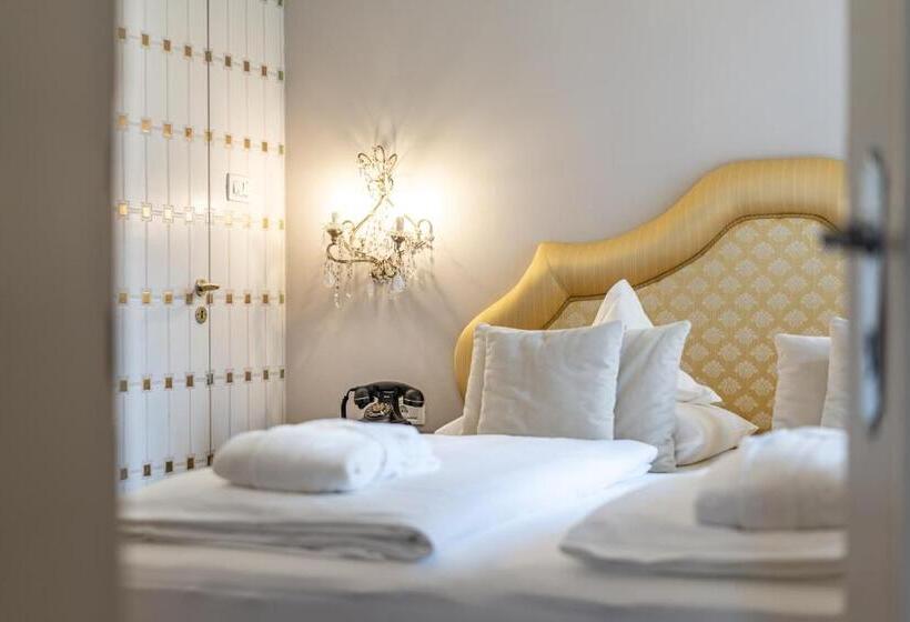 디럭스 스위트, Adria