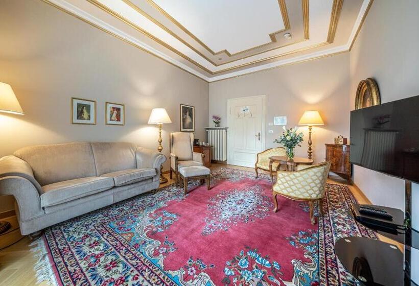 디럭스 스위트, Adria