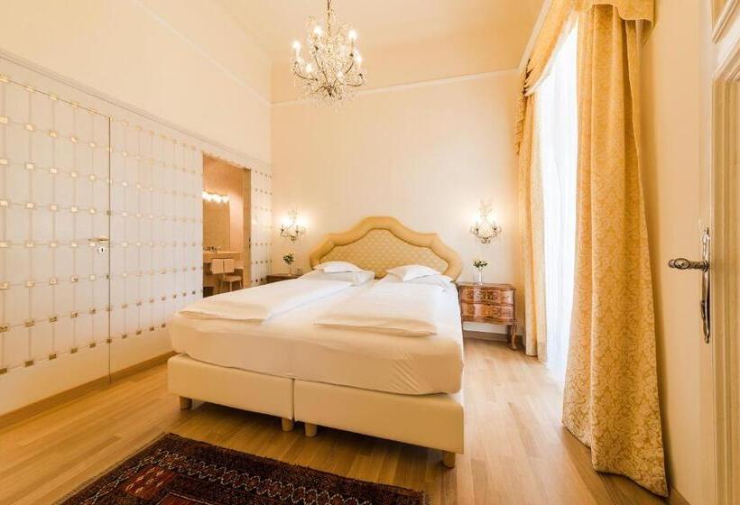 디럭스 스위트, Adria